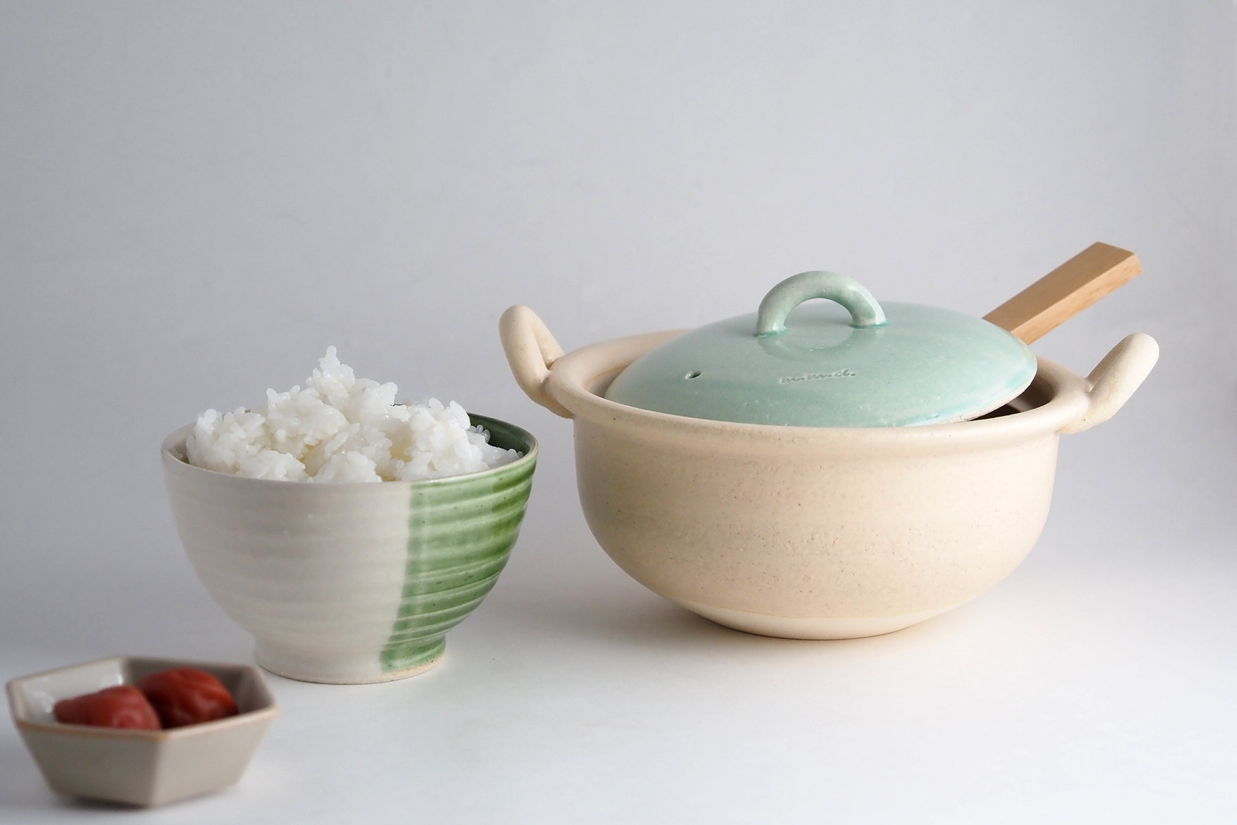 丼を手で持つと